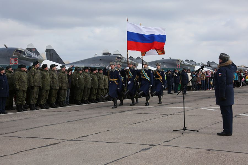 Illustration for article titled Watch The Kremlin's Warplanes Hightail It Out Of Syria And Back To Mother Russia